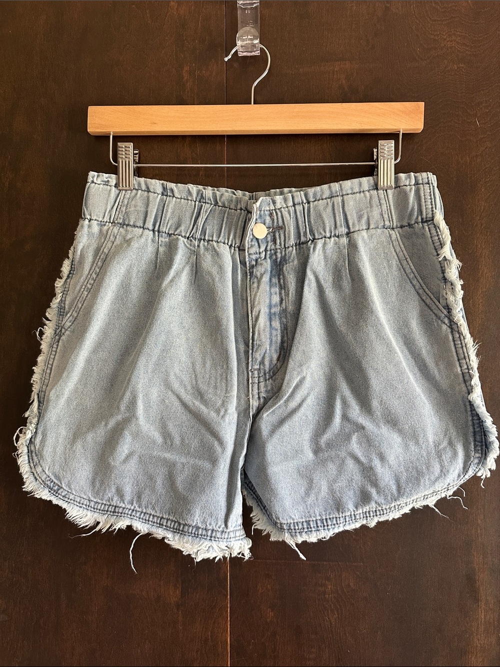 Light Wash Frayed Hem Denim Shorts
